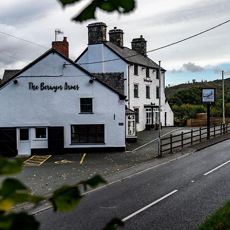 Отель The Berwyn Arms Корвэн Экстерьер фото
