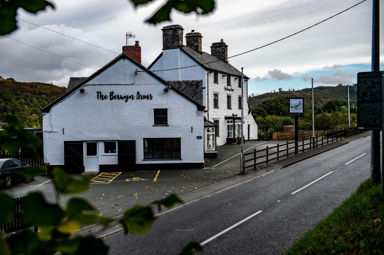 Отель The Berwyn Arms Корвэн Экстерьер фото